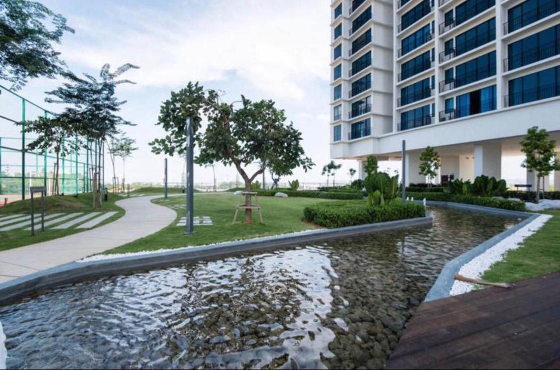 Apartment 2-bedroom Apartment@trefoil Setia Alam
