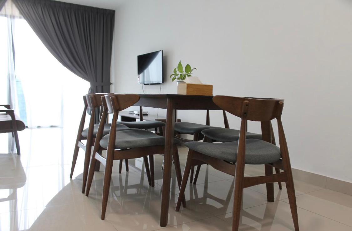 Apartment 2-bedroom Apartment@trefoil Setia Alam